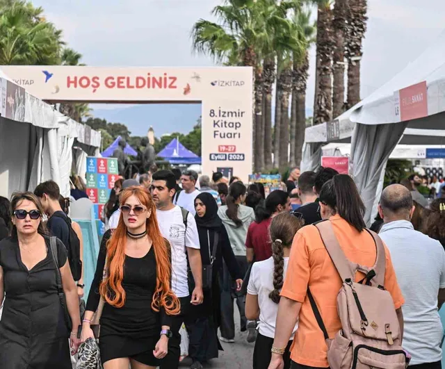 Kültürpark’ta okur-yazar buluşmaları doruğa çıktı: İZKİTAP bugün son gününde