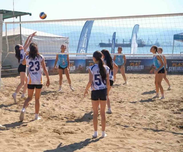 Kumlar üzerinde dostluk: Kocaeli plaj şenliklerinde 539 sporcu kıyasıya yarıştı