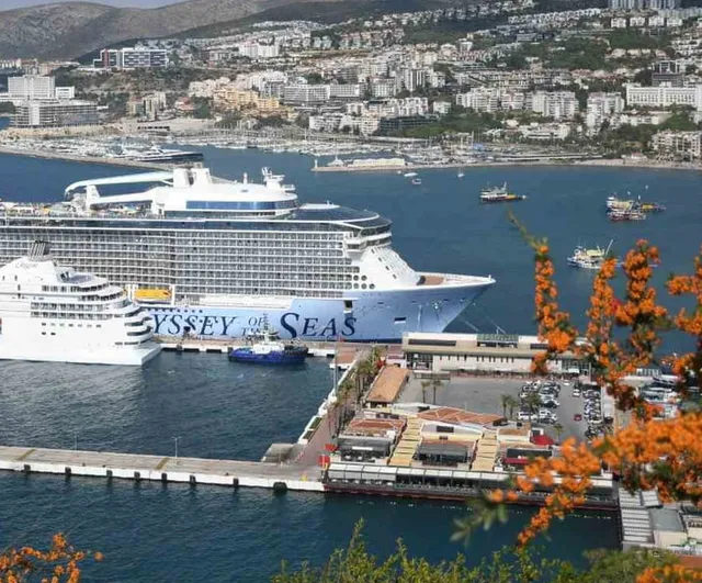 Kuşadası limanında kruvaziyer bereketi: iki gemiyle 4 bin 694 ziyaretçi