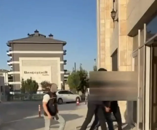 Kütahya'da denetimde kardeşinin kimliğini kullanan zanlı 78 yıl kesinleşmiş hapisle yakalandı
