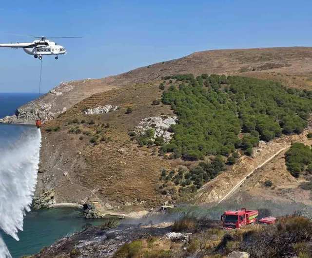 Levent mahallesinde şlam havuzunda çıkan yangına helikopterle müdahale