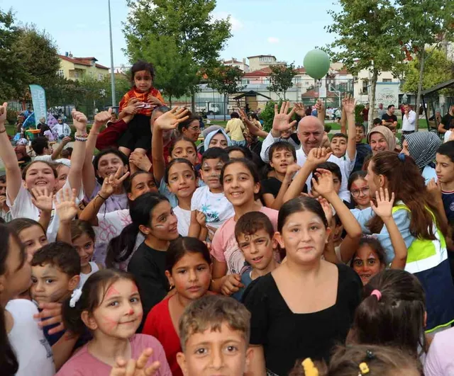 Mahalle mahalle yaz akşamlarında çocuklara neşe: Darıca'da bir durak bir mutluluk