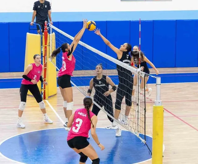 Manavgat'ta hazırlık maçında disiplin mesajı veren kadın voleybolcular
