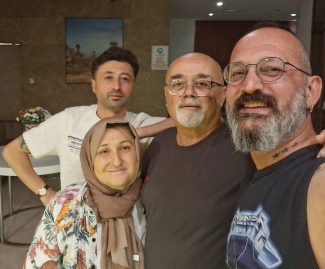 Manga'nın bateristi Tavşanlı'da çocukluk izlerini motosikletle tazeledi