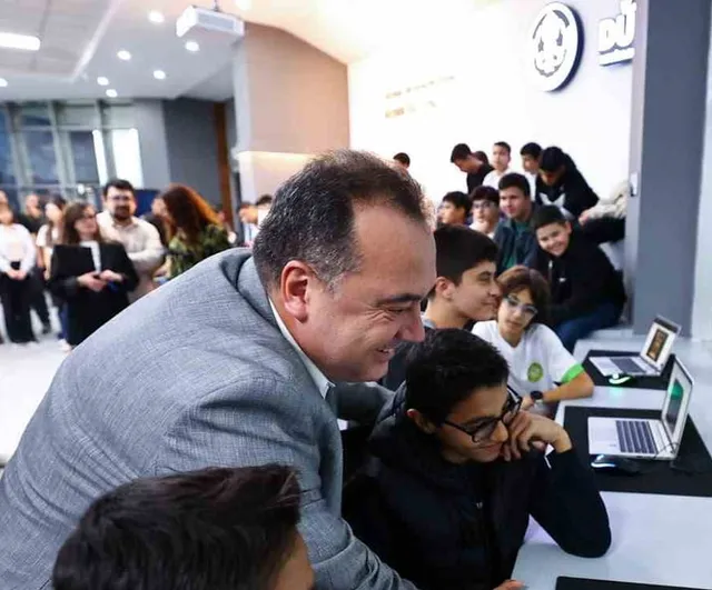 Manisa'da Akademi Manisa mezunları ilk dijital projelerini sergiledi