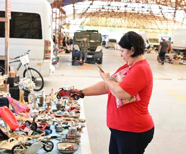 Manisa'nın ikinci el pazarı Laleli'de yeni soluk