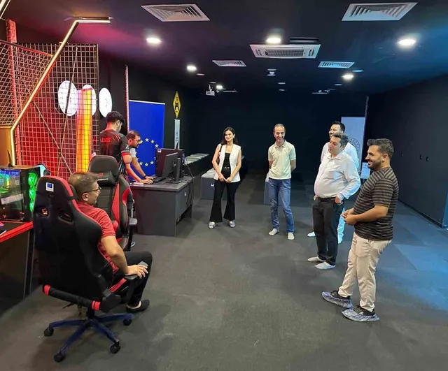 Mardin'de gençlere dijital yol haritası sunan e-spor ve yazılımcı atölyesi