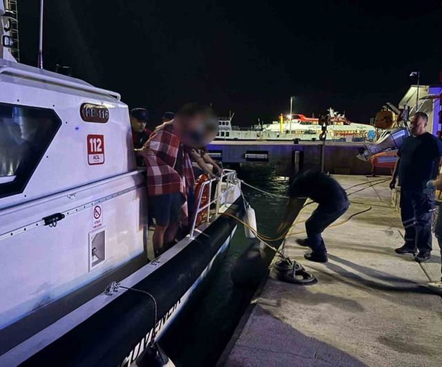 Marmaris açıklarında rahatsızlanan yolcu Sahil Güvenlik tarafından tahliye edildi