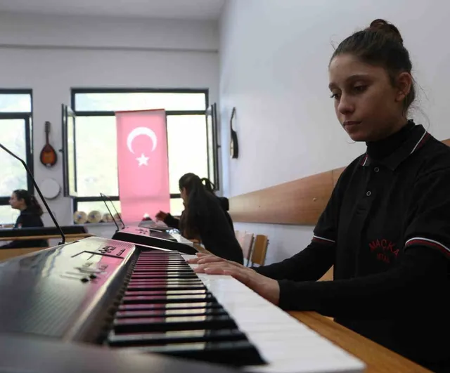 Memleketine vefa: Maçka ve Yalıncak'a üç eğitim tesisi kazandırıldı
