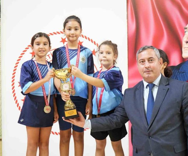 Minik raketler sahayı terk etti: Menteşe'de masa tenisi il birinciliği tamamlandı