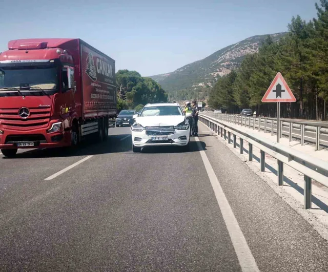 Muğla'da zincirleme kaza karayolunda uzun kuyruklara neden oldu