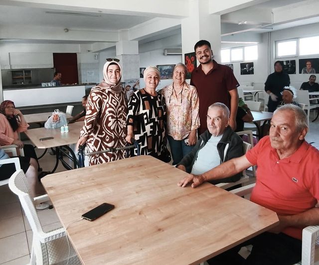 Muhtar Yasemin Kozan'dan huzurevi ziyareti ve yaşlılara vefa