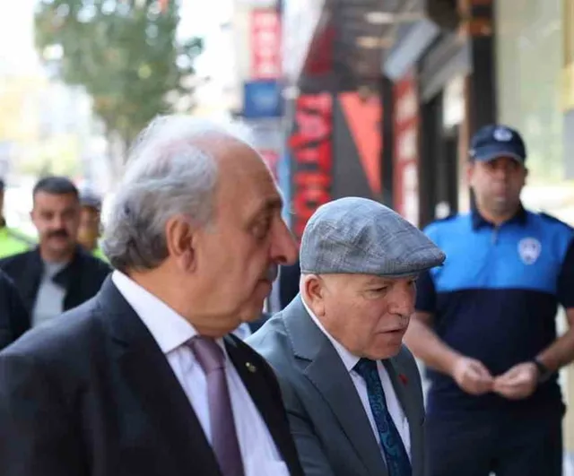Mumcu mahallesinde cami inşaatını yerinde inceleyen Mehmet Sekmen