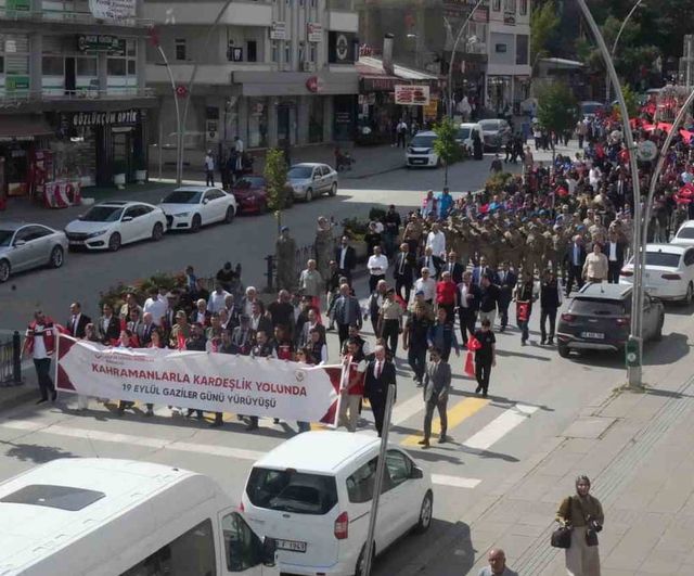Muş'ta gaziler günü yürüyüşü: kahramanlarla kardeşlik yolunda birlik ve gurur