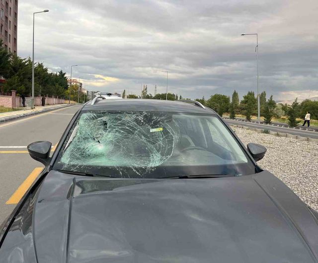 Niğde'de Sarıköprü Mahallesi'nde çarpışma: elektrikli bisiklet sürücüsü yaralandı