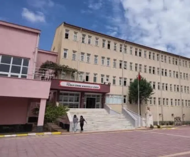 Niğde'de Yiğitcan Çiğa'nın adıyla kütüphane geleceğe miras bıraktı