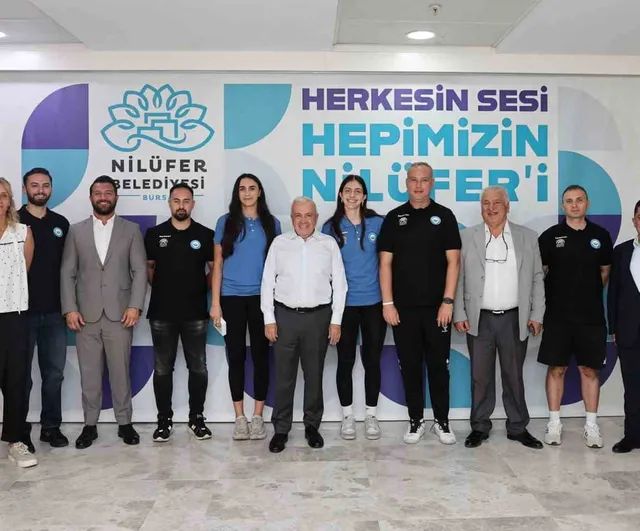 Nilüfer'de genç voleybolculara belediye desteği ve tebrik