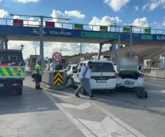Odayeri gişelerinde araç zinciri trafiği aksattı: iki yaralı