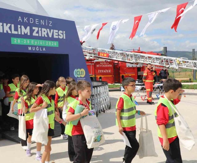 Öğrencilere üç boyutlu deniz bilinci: Mavinin Derinlikleri dome gösterisi