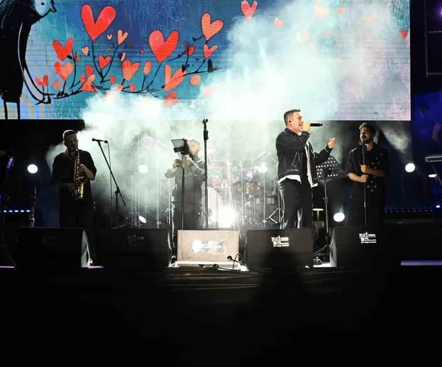Oğuzhan Koç'tan Edirne konserinde sahne önü sigara tepkisi