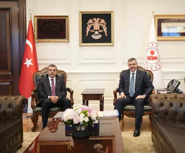 Okullarda güvenliği güçlendirmek için 31 bin bahçe görevlisi göreve başladı