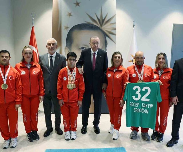 Özel sporcularla temas: federasyon heyeti AK Parti Genel Merkezi'nde