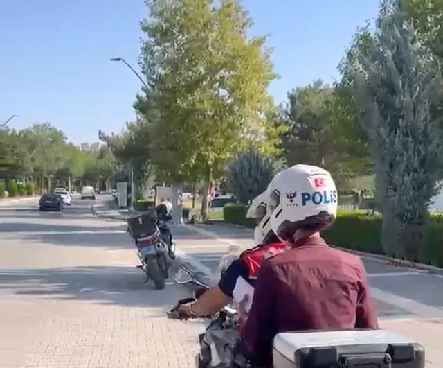 Polis ekipleri Elazığ’da KPSS adaylarının yardımına koştu