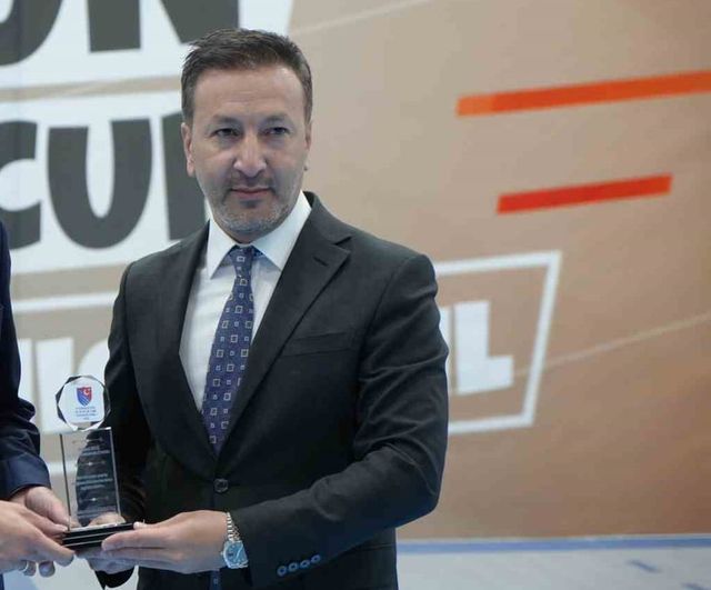 Samsun’da genç eskrimcilerin buluşması: flöre dünya kupası start aldı