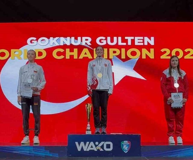 Samsunlu Göknur Gülten WAKO'da eski şampiyonu yenerek dünya şampiyonu oldu