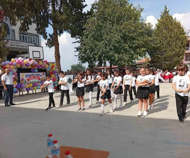 Sarıgöl'de ilköğretim haftası öğrencilerin gösterileriyle renklendi