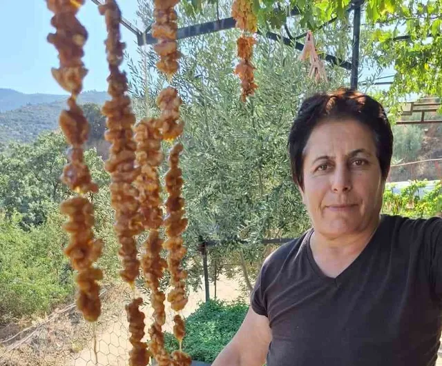 Sarıgöllü çift üzüm yerine cevizli sucukla gelir artırmayı hedefliyor