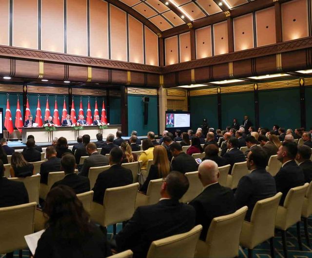 Savaş etkisi enflasyona atalet getirdi, programda fiyat istikrarı önceliği