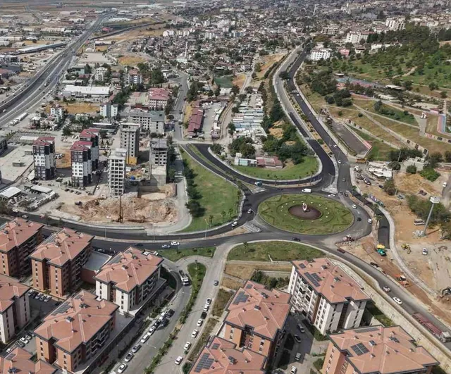 Şehir merkezinin en önemli aksı Ali Sezal Bulvarı baştan sona yenilendi