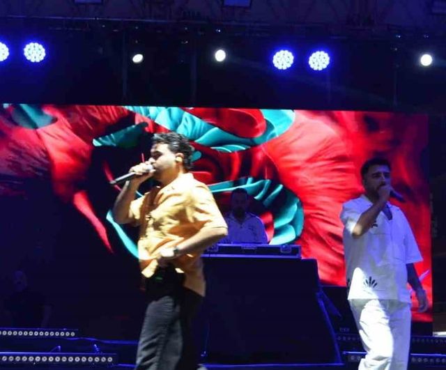 Selendi’de rap rüzgarı: Tefo & Seko gençleri coşturdu