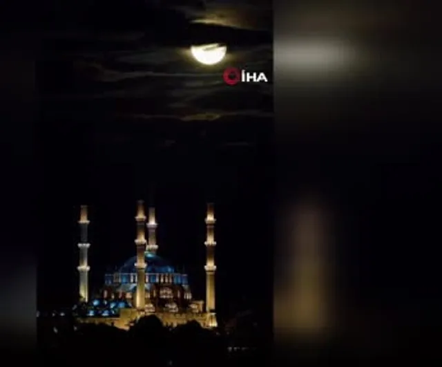 Selimiye'nin siluetinde parçalı dolunayın büyüsü