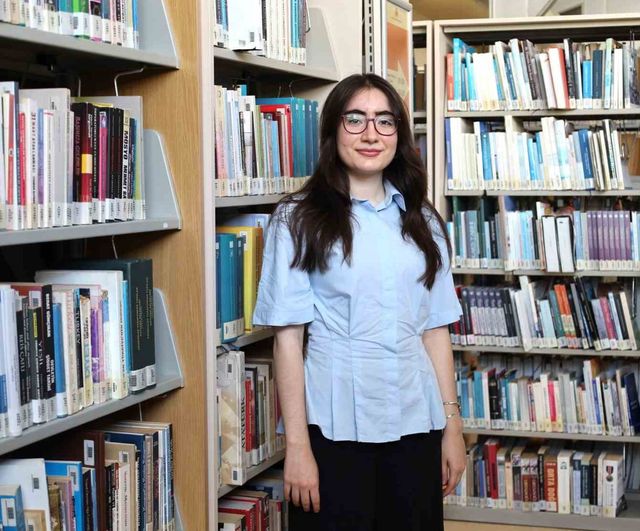 Şiirin görünürlüğünü savundu, Avrupa’da edebiyat birinciliğine çıktı