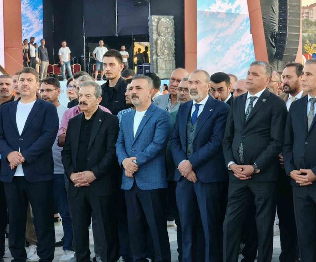 Sincan'da kültür köprüsü: Türk dünyası festivali müzik, dans ve gelenekleri yaşatıyor
