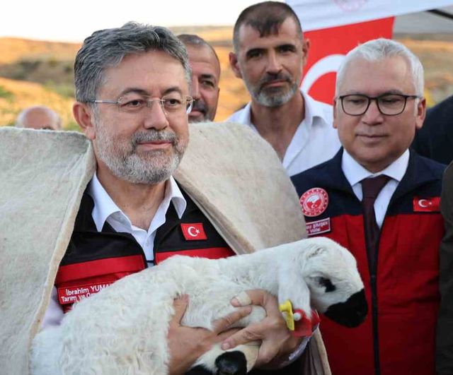 Sivas'ta çoban kepeneğiyle sahada: arıcılıkta Türkiye’nin yükselişi