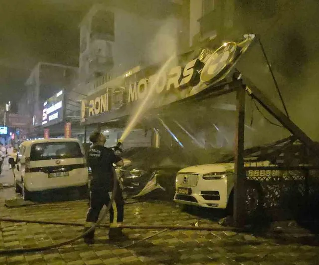 Sokağın hakkı tehdidi: oto galeri yangınıyla bağlantılı 3 kişi gözaltında