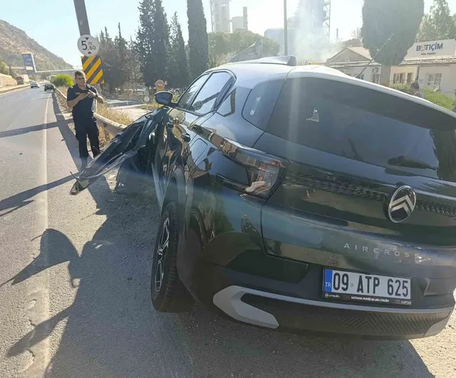Söke'de kontrol kaybı sonrası otomobil bariyere çarptı, sürücü yaralandı