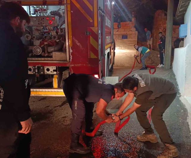 Söke'de zeytinlikte yangın: ekipler yerleşime yakın noktada müdahale ediyor