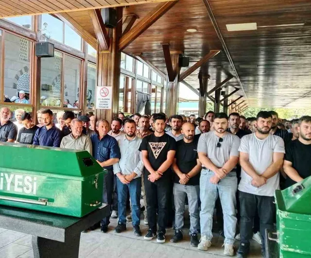 Son yolculuk: Aksaray'da 5. kattan düşen Zeynep Nazlı Öztaş uğurlandı