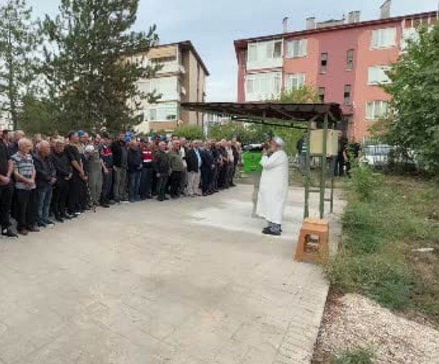 Son yolculuk: Amasra'daki kazada hayatını kaybeden müzik öğretmen Karabük'te defnedildi