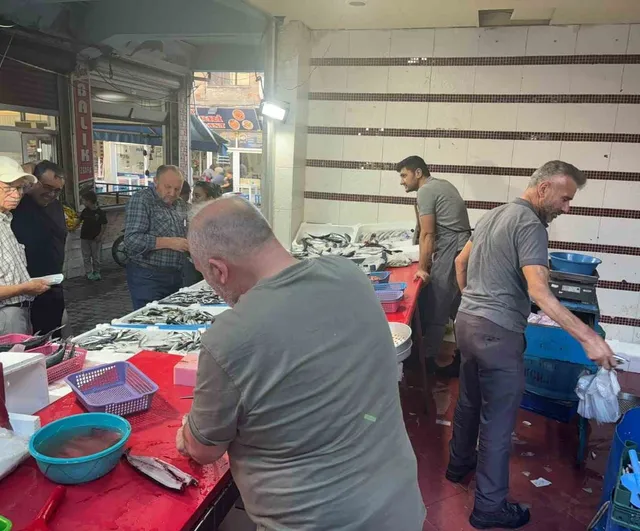 Tavşanlı balık pazarında yeni sezon bereketi