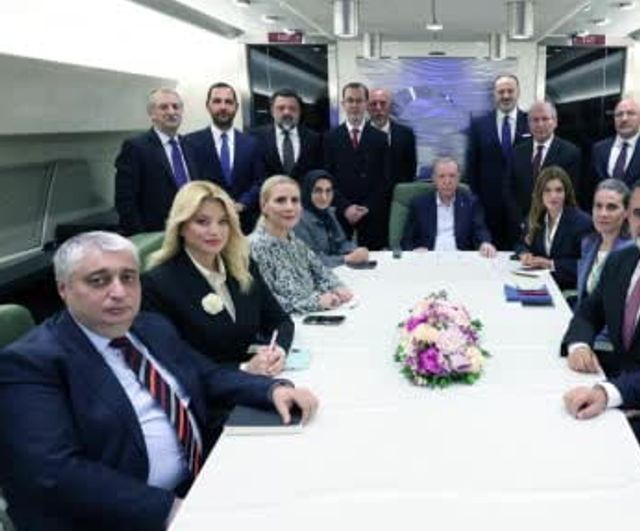 Uçakta kısa sohbet: Erdoğan Kırgızistan dönüşünde gazetecilerle görüştü