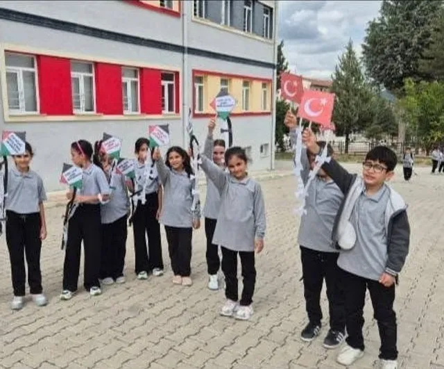 Uçurtmalar barış için gökyüzüne bırakıldı