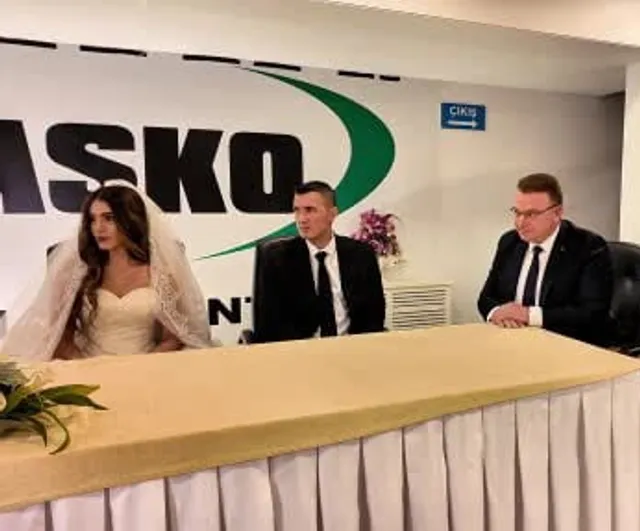 Ufuk Özkan yeniden sahnede: düğün festivalinde şahitlik yaptı