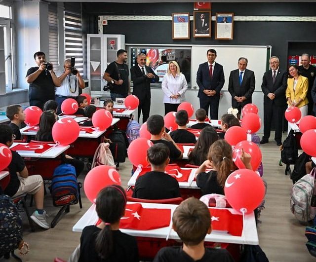 Uşak’ta 2026-2027 eğitim yılı törenle açıldı