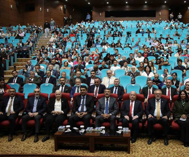 Uşak'ta Timsal Karabekir gençlere milli mücadelenin hikayesini anlattı