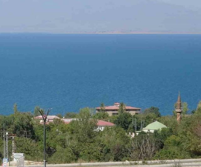 Van Gölü çevresinde silüeti koruyacak yatay mimari talebi